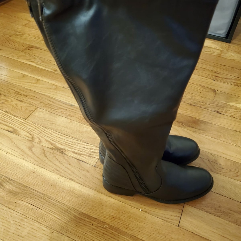 Boots - Picture 2 of 5